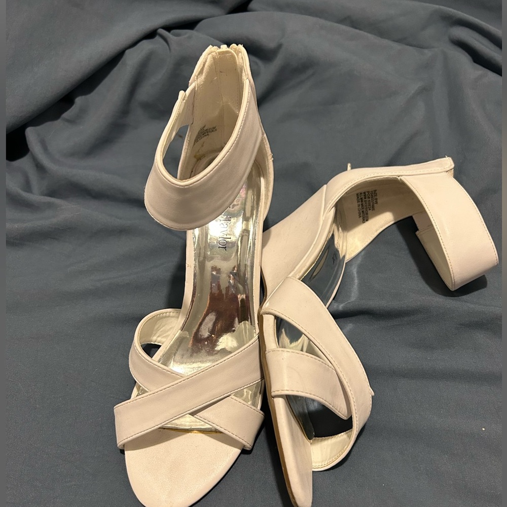 White Wedges